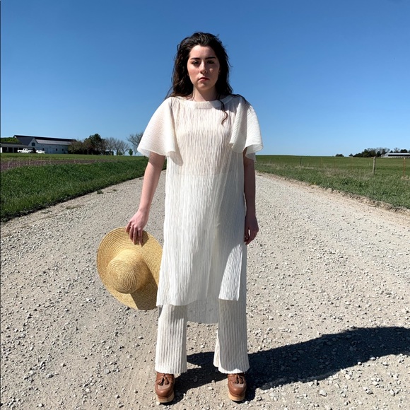 • akemi & kin pre pleated tunic top • - Picture 5 of 9